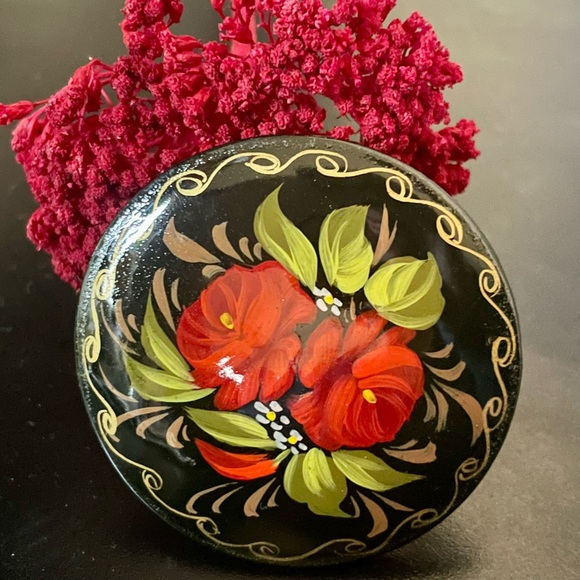 Russian Artisan Hand Painted Brooch - Picture 7 of 7